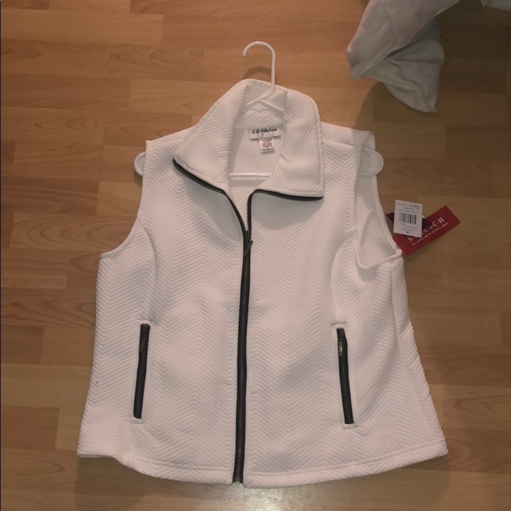 White zip up vest with gold zipper